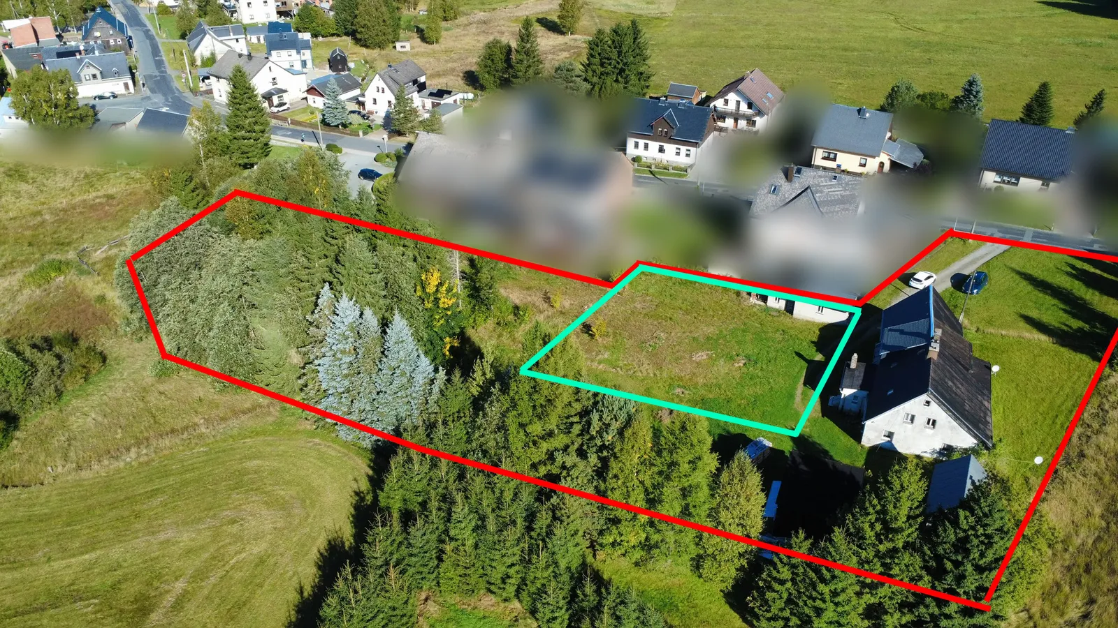 Luftbild des Grundstücks mit eingezeichneten Grenzen